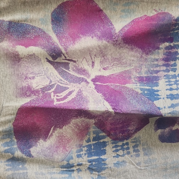 Women's tee - Picture 2 of 5